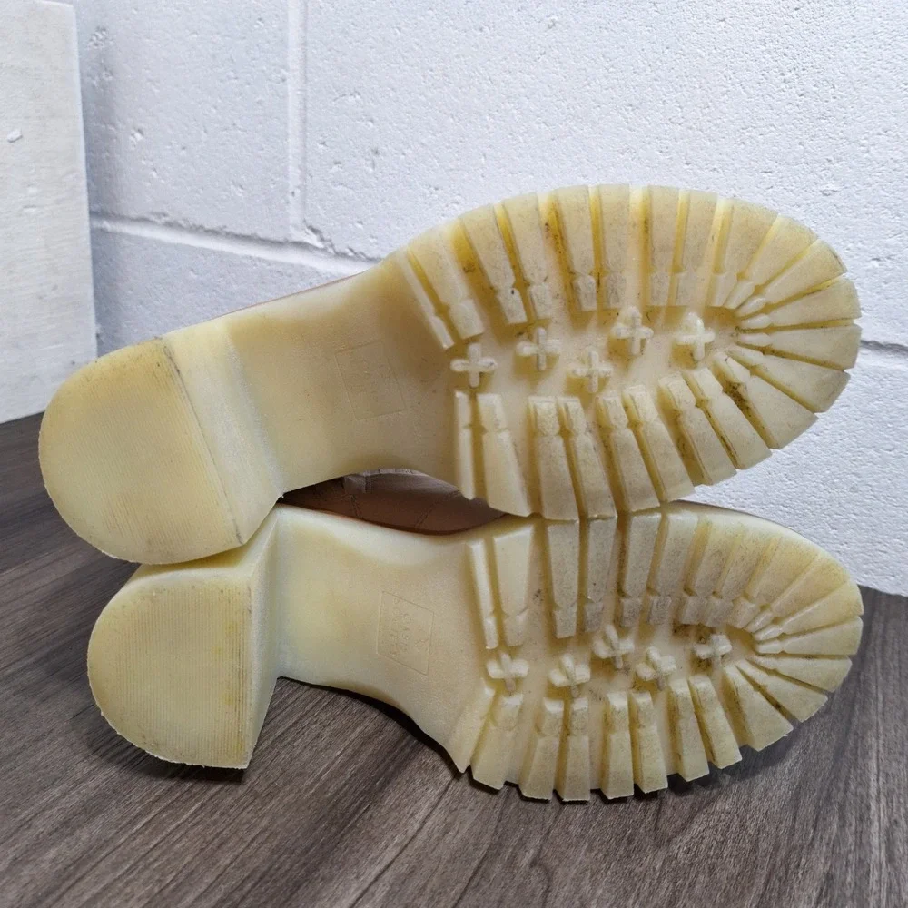 Oasis Society Womens Cream Beige Platform Lug Sole Scalloped Chunky Boots Size 8